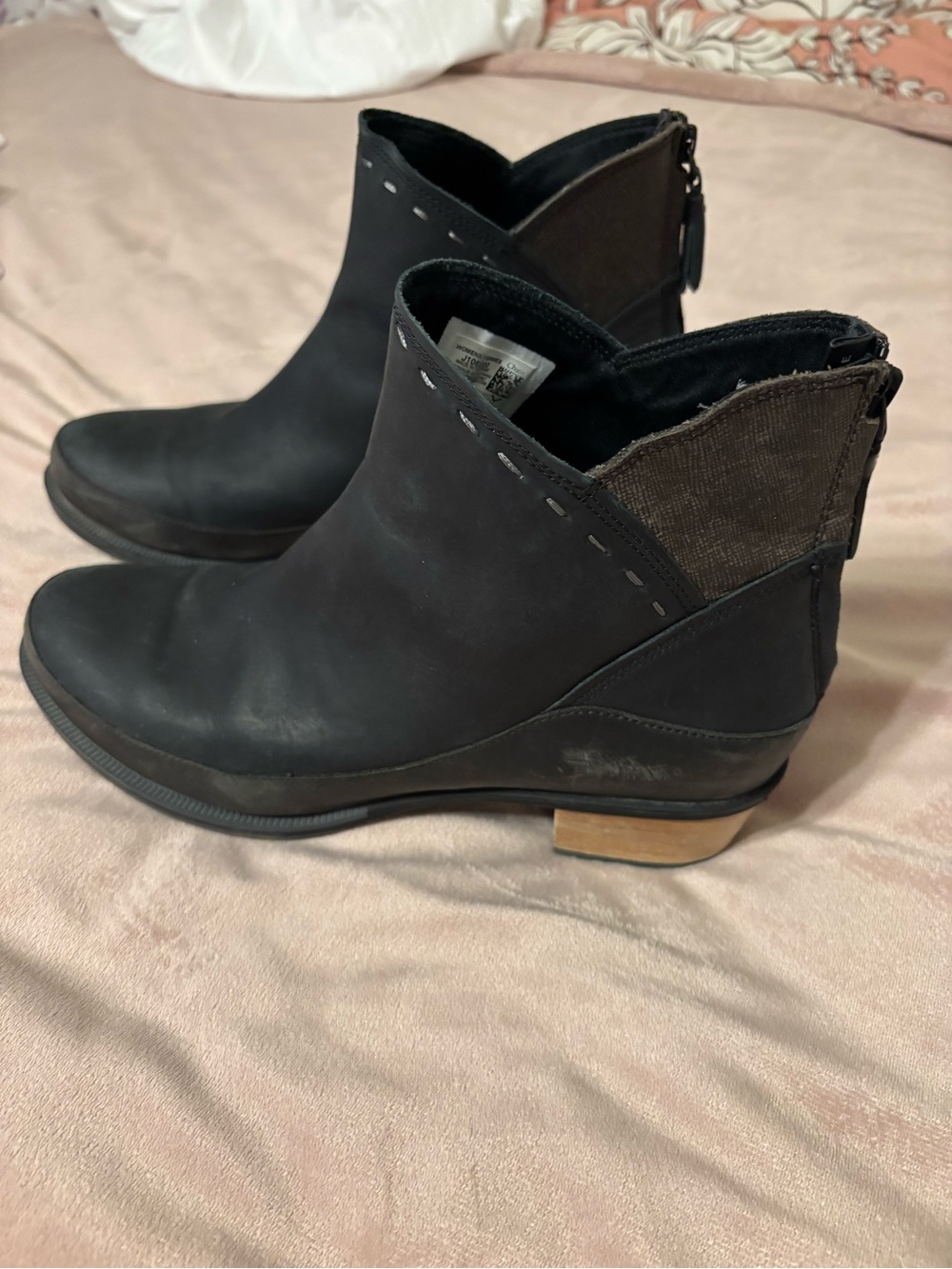 Chaco J106800 Women’s 9.5 Black Leather Ankle Boots Zip Tassel Booties